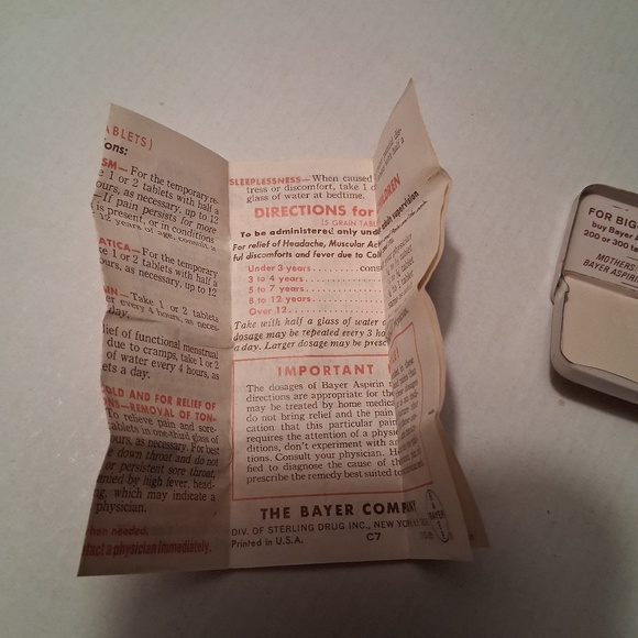 Vintage Mini Bayer Aspirin Tin - Picture 5 of 5